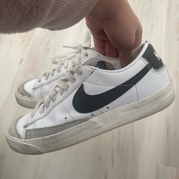 Nike Classic White and Black Sneakers - Picture 1 of 5